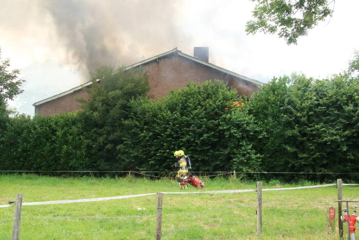NL-Alert voor uitslaande brand in loods met caravans