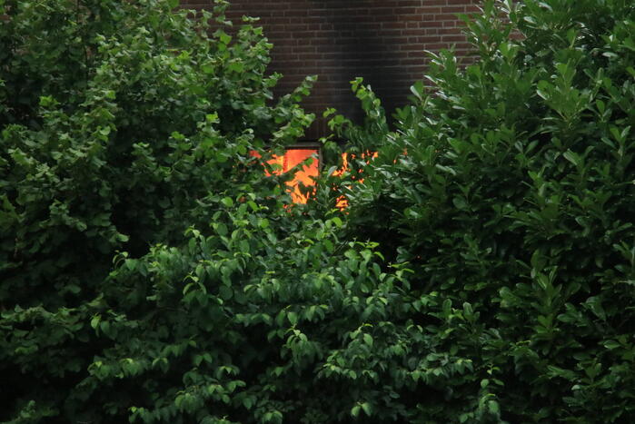 NL-Alert voor uitslaande brand in loods met caravans