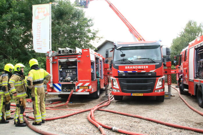 NL-Alert voor uitslaande brand in loods met caravans