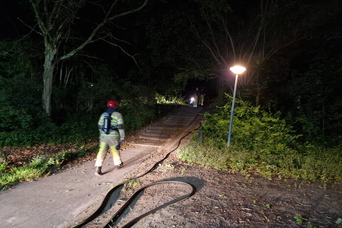 Hooibalen vliegen in brand