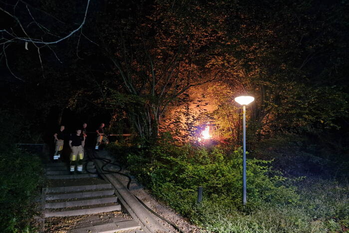 Hooibalen vliegen in brand