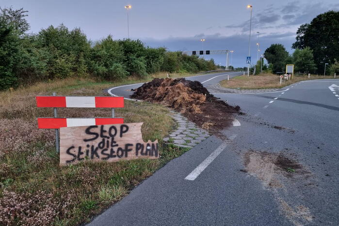 Lange files door dumping op snelwegen