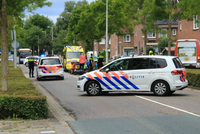 Motorrijder zwaargewond bij botsing met auto