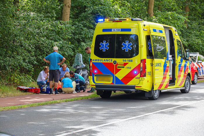 Scooterrijdster gewond na val op het fietspad