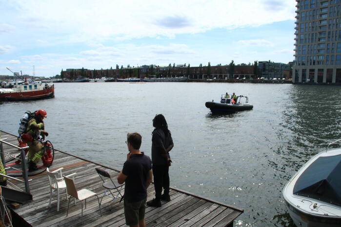 Enorme rookwolken bij brand in appartement