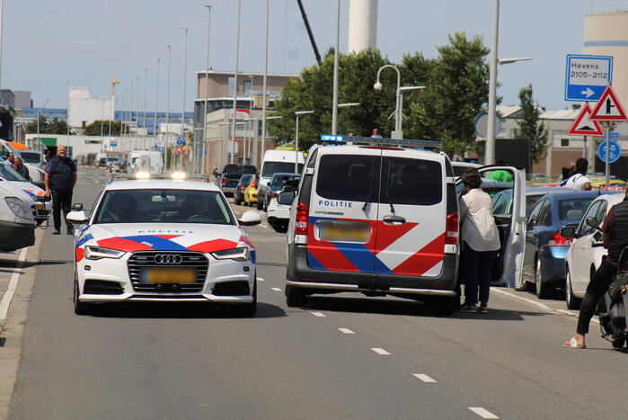 Automobilist rijdt in op voetganger
