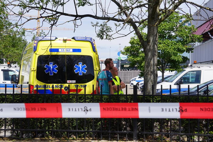 Automobilist rijdt in op voetganger
