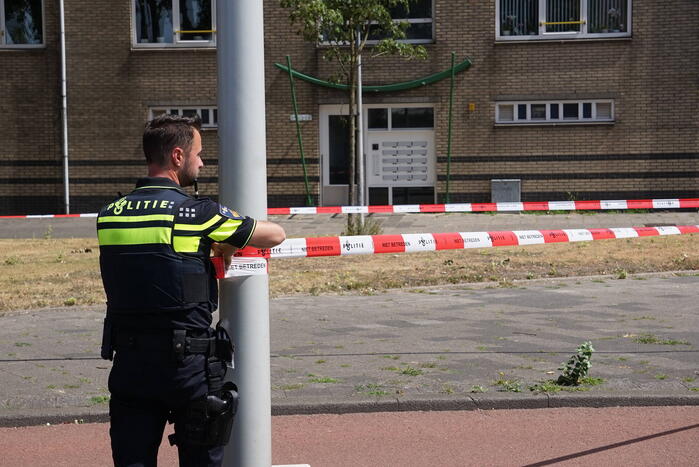 Automobilist rijdt in op voetganger