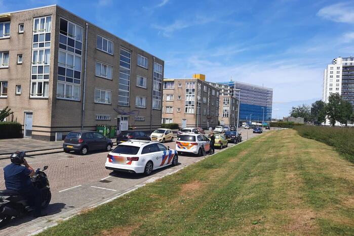 Automobilist rijdt in op voetganger