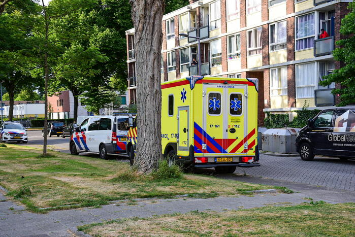 Persoon gewond na val door raam bij ruzie