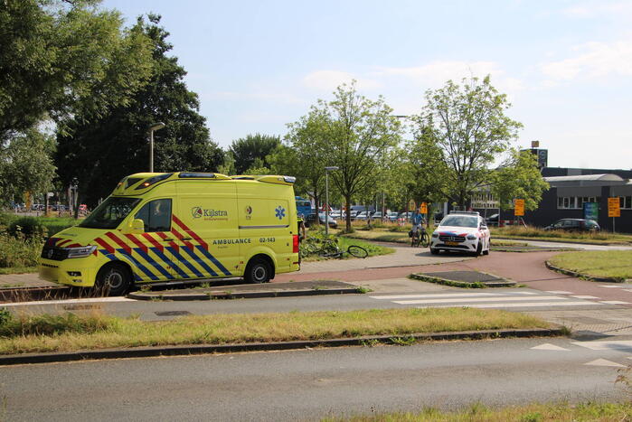 Fietser aangereden door bestelbus