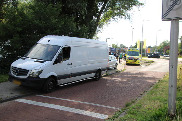 Fietser aangereden door bestelbus