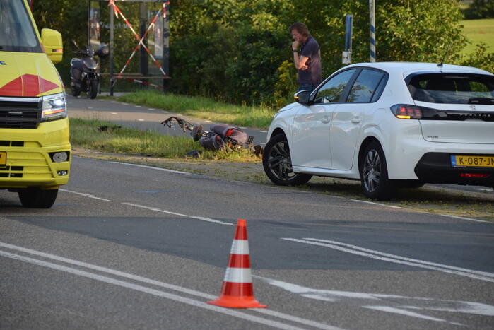 Fietser en bestelbus in botsing