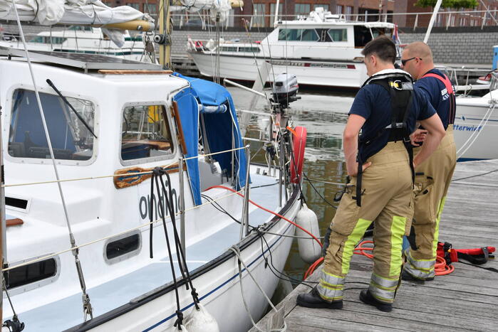Brandweer inzet na zink gevaar schip