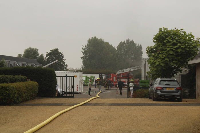 Veel rook bij brand in loods