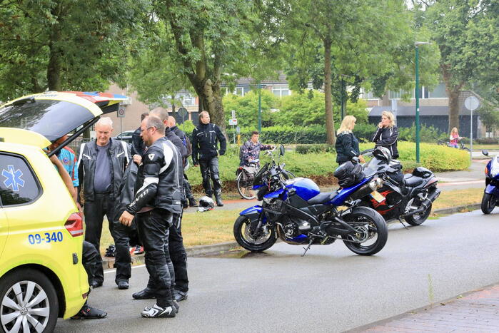 Motorrijder gaat met motor van overleden vriend onderuit op spekgladde wegdek tijdens toertocht