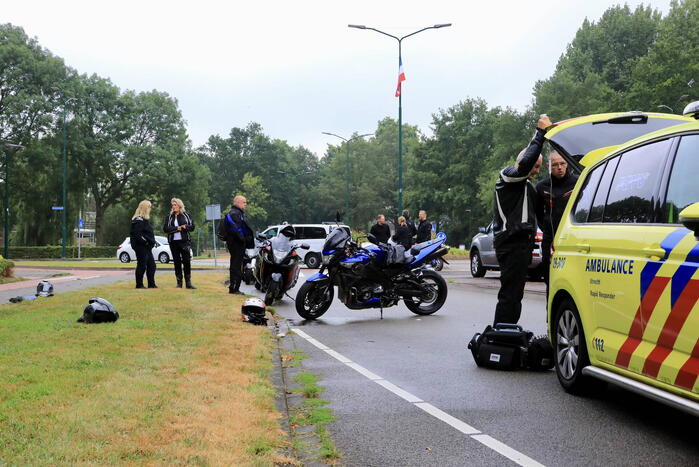 Motorrijder gaat met motor van overleden vriend onderuit op spekgladde wegdek tijdens toertocht
