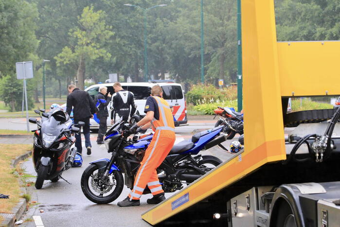 Motorrijder gaat met motor van overleden vriend onderuit op spekgladde wegdek tijdens toertocht