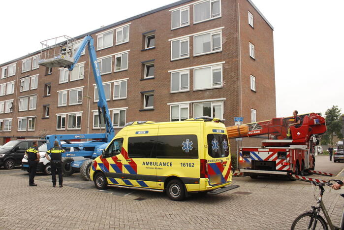 Traumahelikopter landt op speelveld