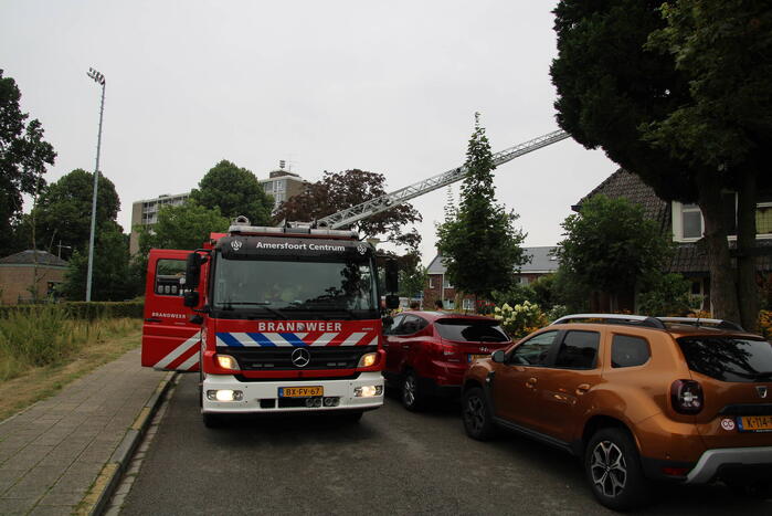Brand in schoorsteen van woning