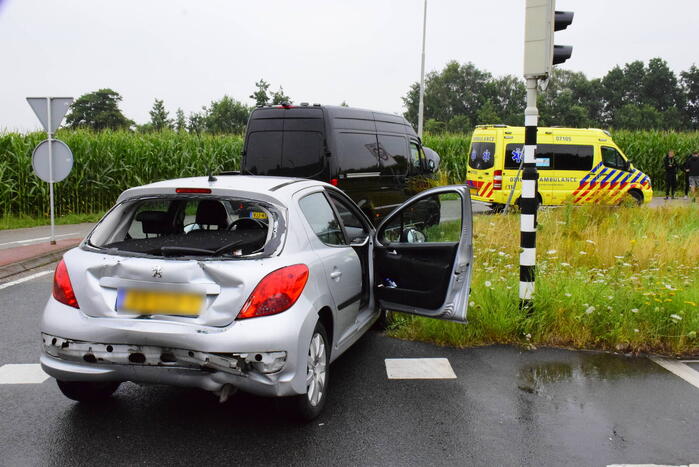 Veel schade bij kop-staart botsing op kruising