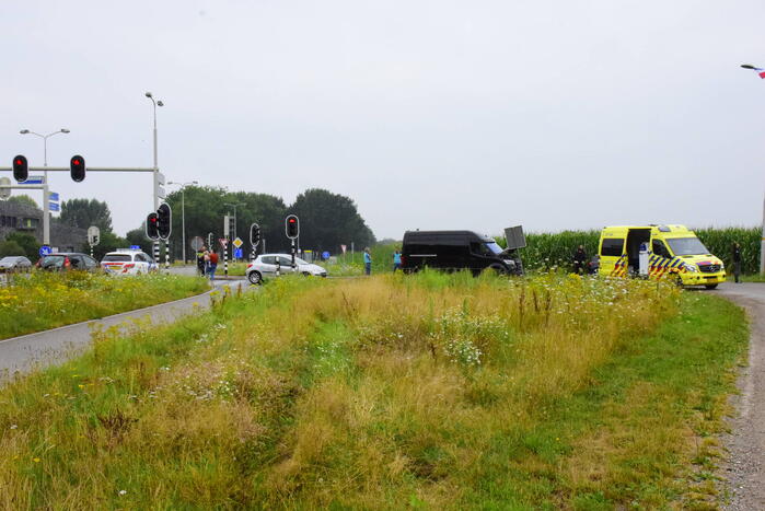 Veel schade bij kop-staart botsing op kruising