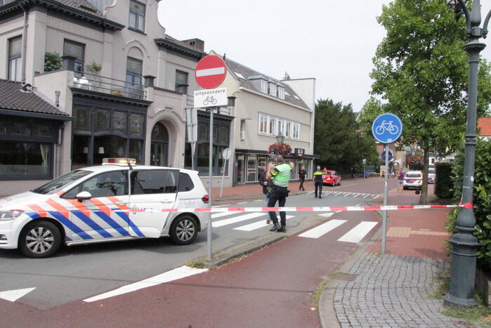 Straat afgezet voor verward persoon