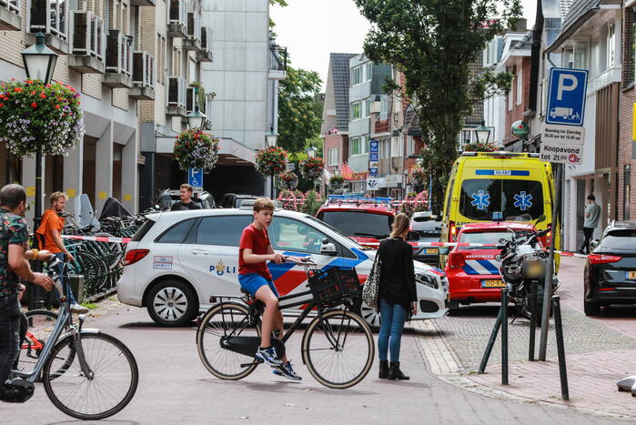 Straat afgezet voor verward persoon