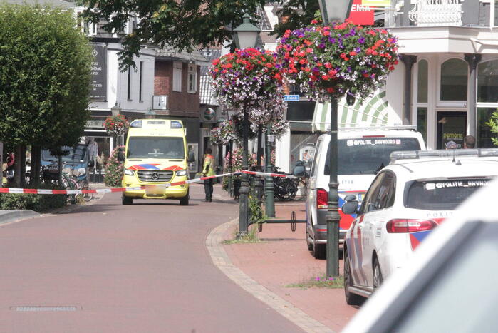Straat afgezet voor verward persoon