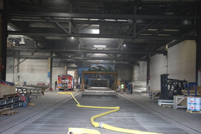 Brand in loods snel onder controle