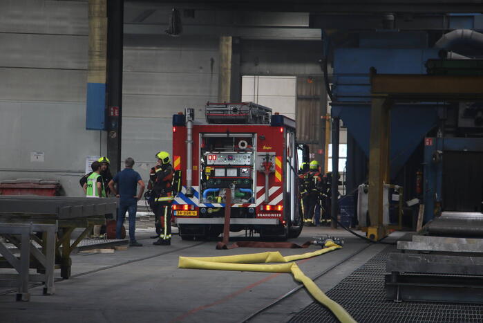 Brand in loods snel onder controle