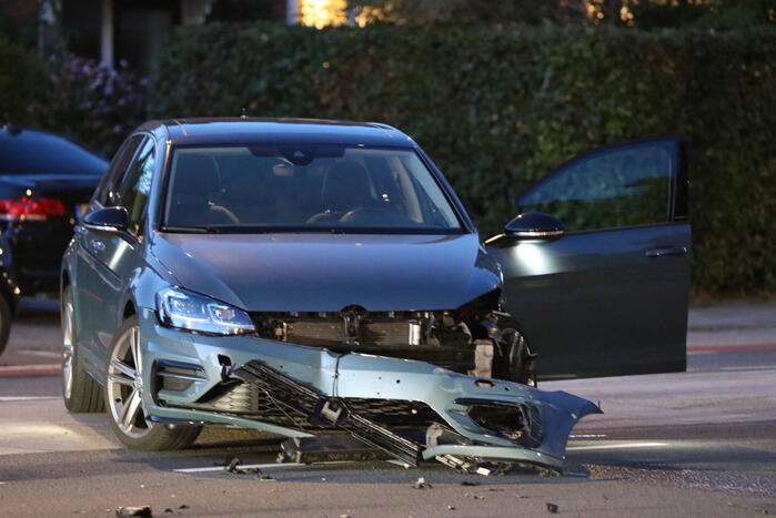 Gewonden bij frontale botsing auto's