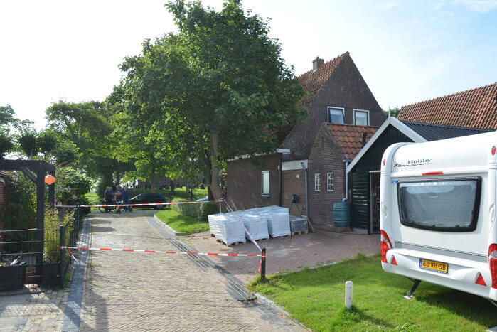 Brand in bijgebouw achter woning