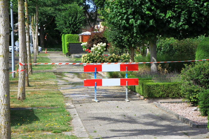 Gesprongen waterleiding zorgt voor waterballet