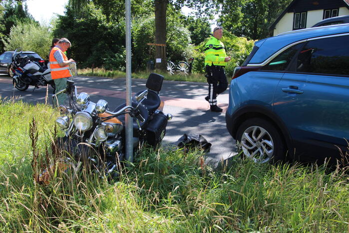 Motorrijder gewond bij botsing met auto