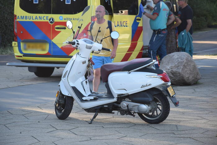 Scooterrijdster gaat hard onderuit