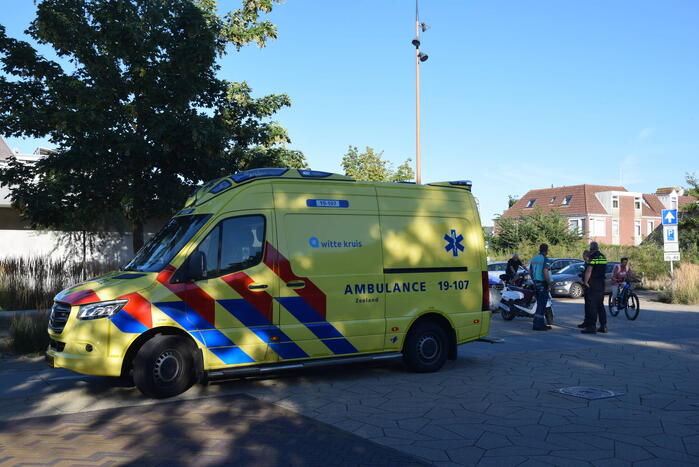 Scooterrijdster gaat hard onderuit