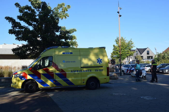 Scooterrijdster gaat hard onderuit