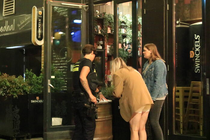 Baksteen gebruikt bij schermutseling op woonboot