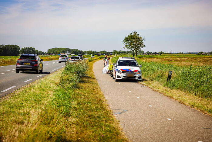Vrouw op brommer gewond bij ongeval