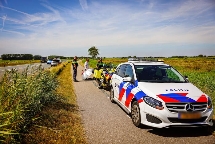 Vrouw op brommer gewond bij ongeval