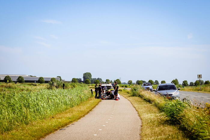Vrouw op brommer gewond bij ongeval