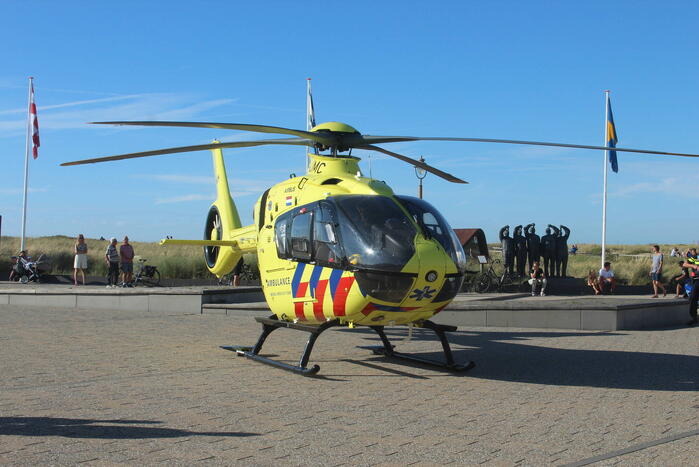 Twee drenkelingen uit zee gehaald