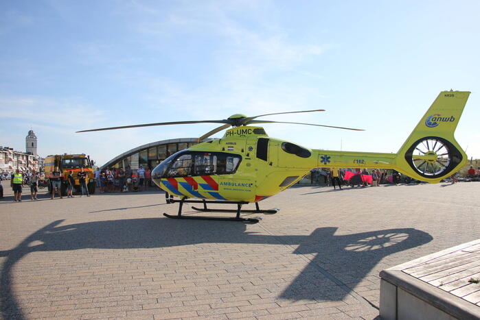 Twee drenkelingen uit zee gehaald