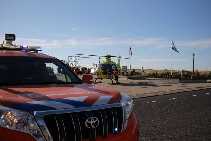 Twee drenkelingen uit zee gehaald