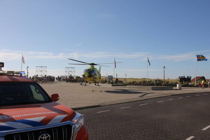 Twee drenkelingen uit zee gehaald