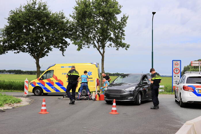 Fietser gewond bij botsing met personenauto
