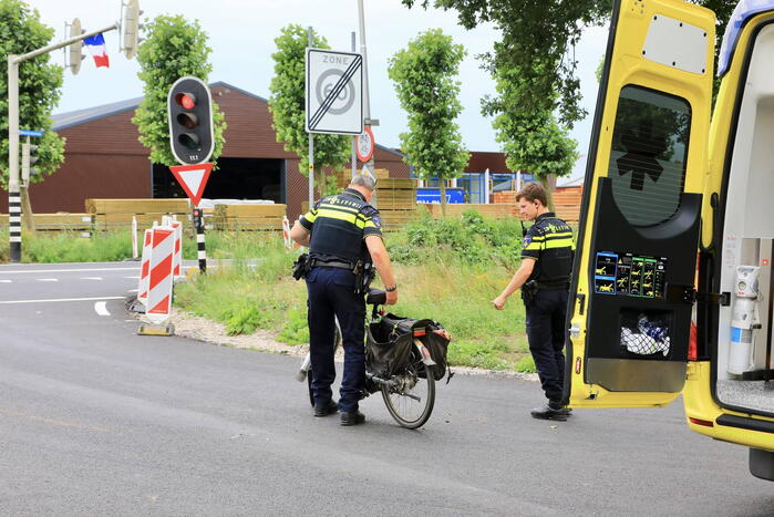Fietser gewond bij botsing met personenauto