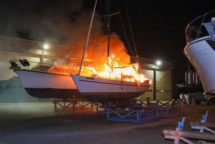 Wederom brand in boot bij jachthaven 't Huizerhoofd
