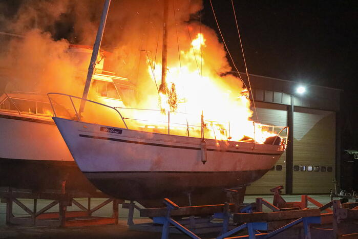 Wederom brand in boot bij jachthaven 't Huizerhoofd